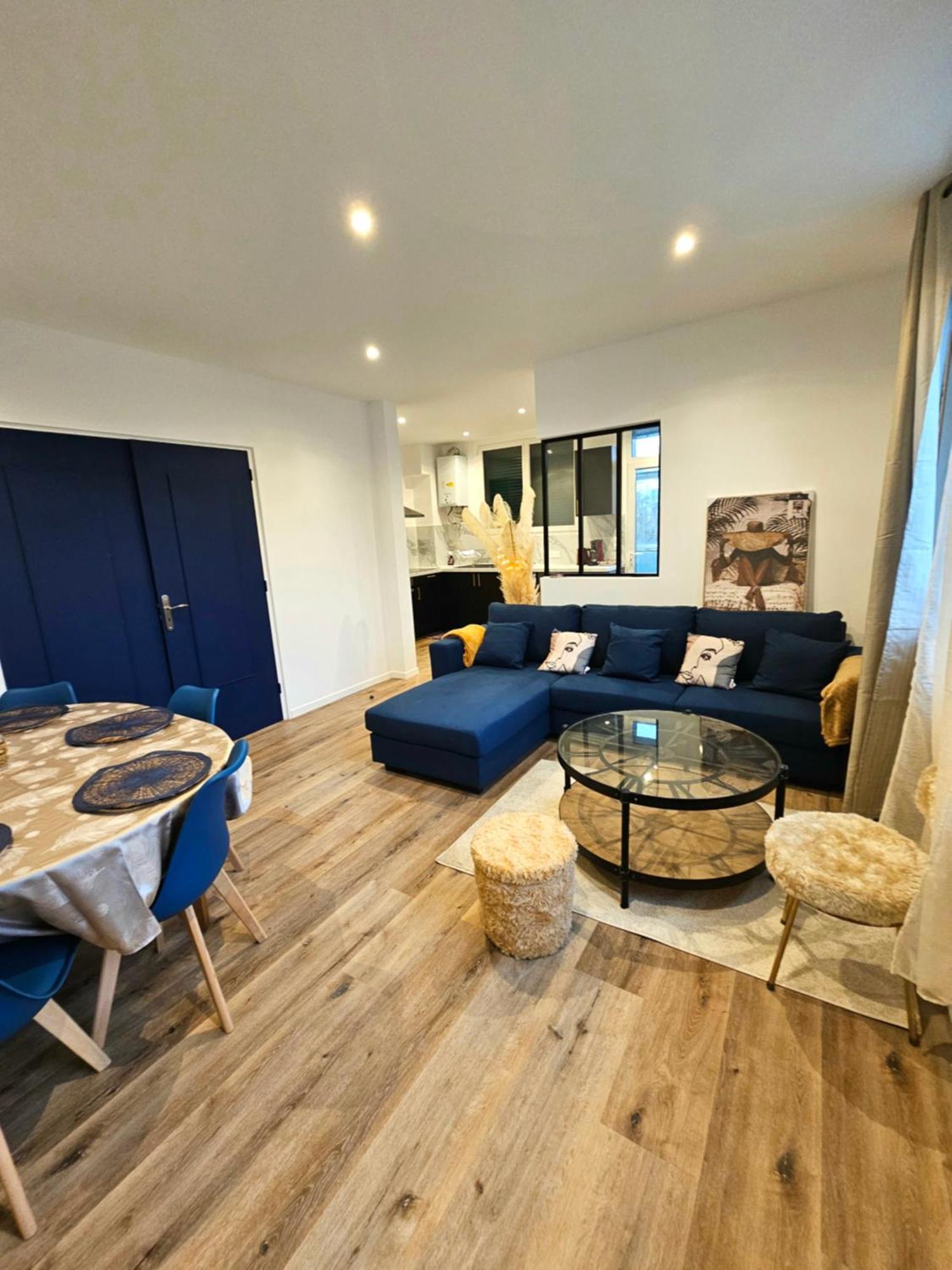 Maison Spacieuse Privatisee Ou A La Chambre - Places De Parking Saint-Michel  エクステリア 写真